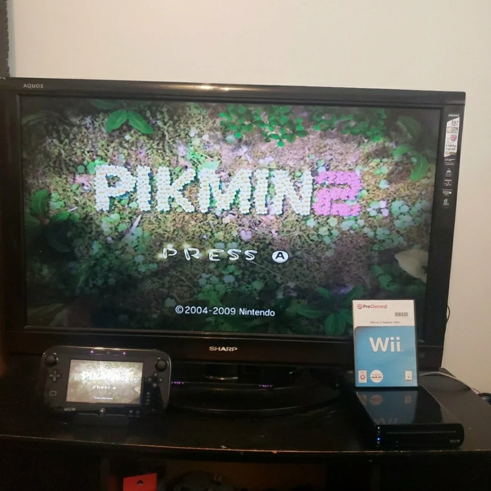 Nintendo Wii U 32GB in Black (PIKMIN!) BUNDLE